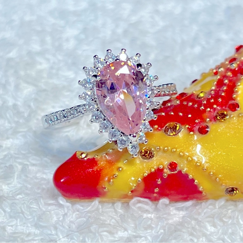 💕💍Pink and silver pear shaped halo ring
